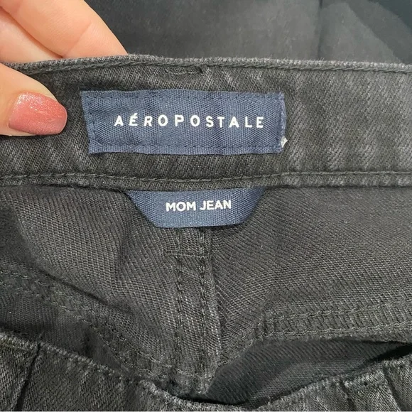 AERO NWT Women’s High-Rise Distressed Mom Jeans - black, size 8 - Picture 8 of 13